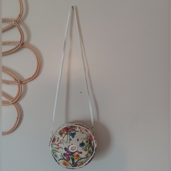Authentic Vintage Gucci Floral Multicolor Canteen Crossbody Bag - Picture 2 of 16